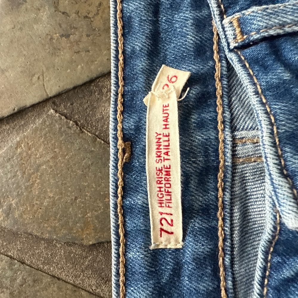Levi’s 721 High-Rise Skinny Jeans size 26